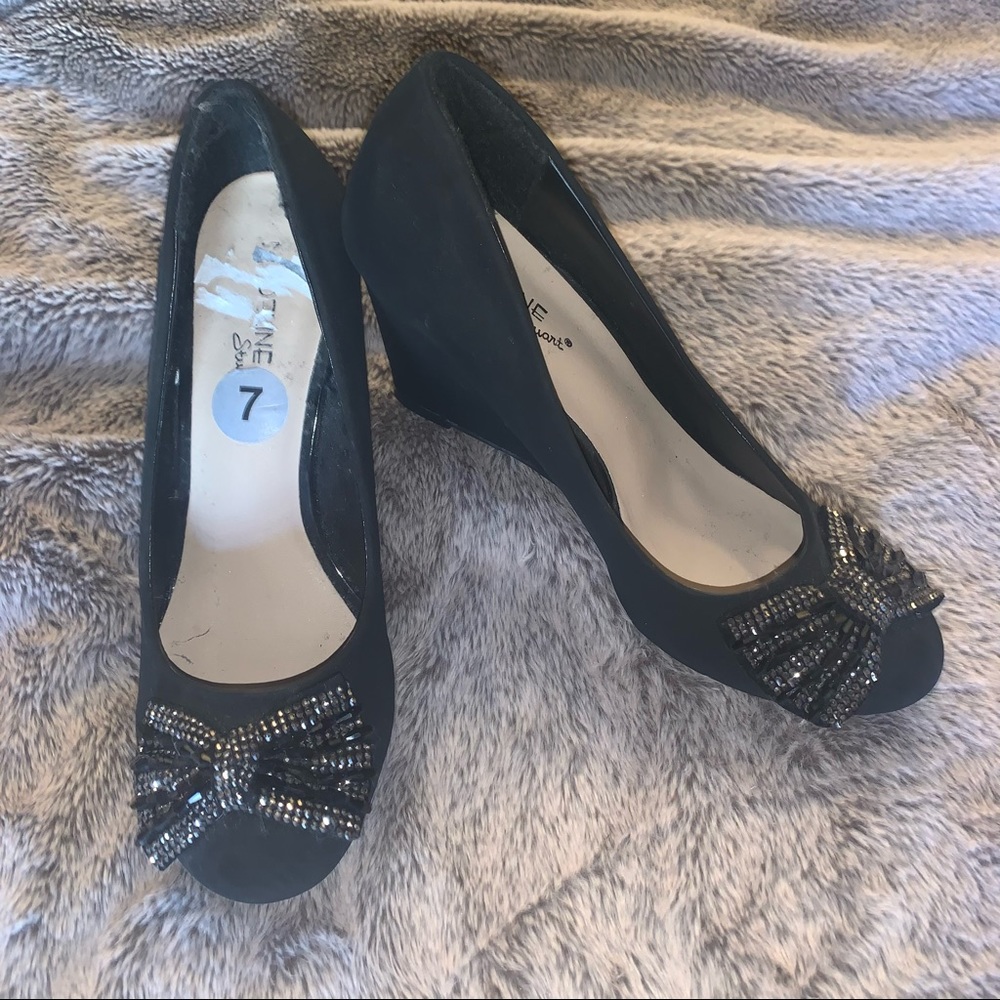 Madeline Stuart black bow wedge shoes